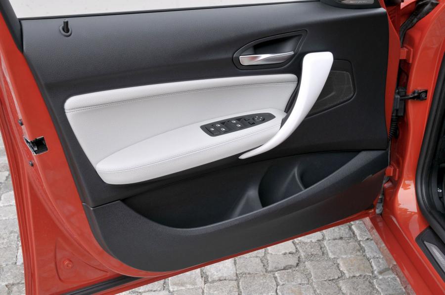  BMW 1-Series Urban Line 2012 года  (фото 22 из 82)